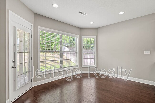 Building Photo - 925 Brookwood Ln