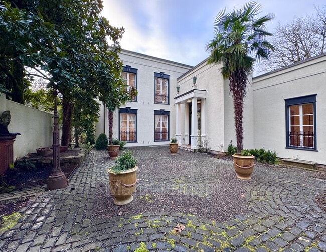 Building Photo - 1980 SW Terrace Dr