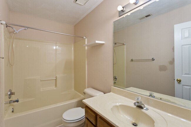 Building Photo - 1470 Berkshire Dr