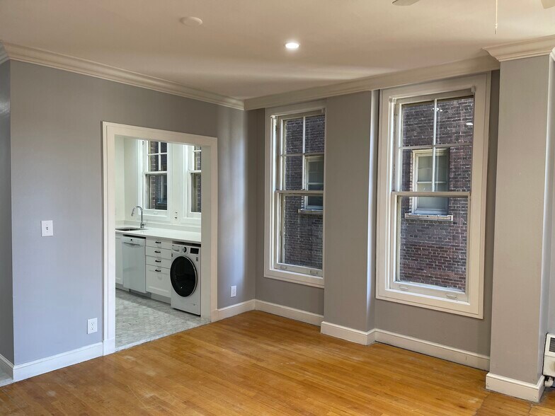 Building Photo - 29 S State St