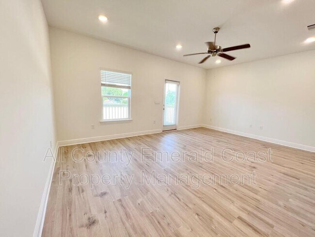 Building Photo - 10 Redbird Lp