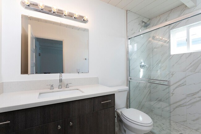 Building Photo - Modern Ocean Beach 1 Bed/1 Bath Apartment ...