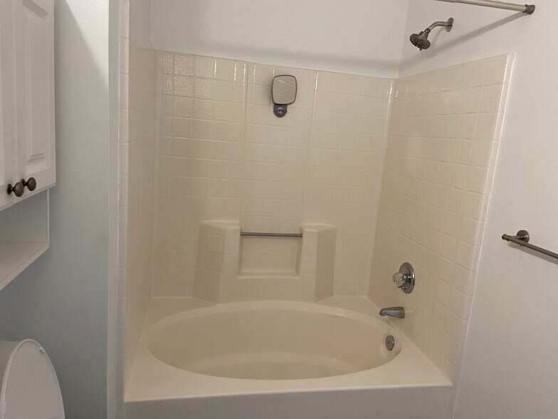 Building Photo - 3205 Jade Ct