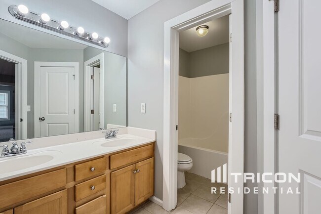 Building Photo - 294 Sweetwater Bridge Cir