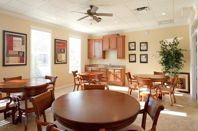 Building Photo - 7916 SW 80th Dr