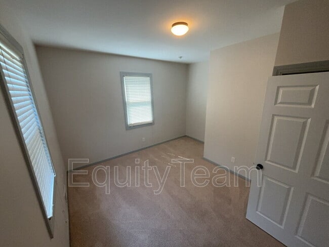 Building Photo - 27 Ferndale Ave