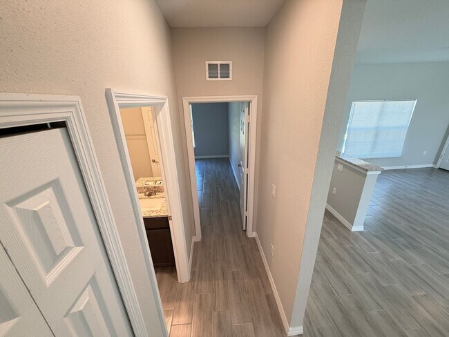 Building Photo - Beautiful 3 Bedroom, 2 Bathroom Home in Palm Bay!!