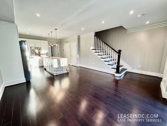 Building Photo - 4525 1/2 Georgia Avenue NW-#1