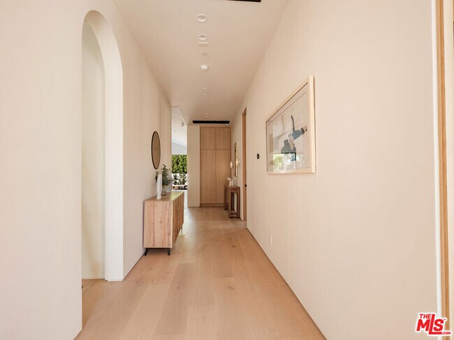 Building Photo - 14647 Morrison St