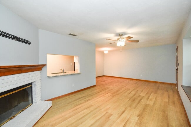Building Photo - 2043 Gardenbrook Ln