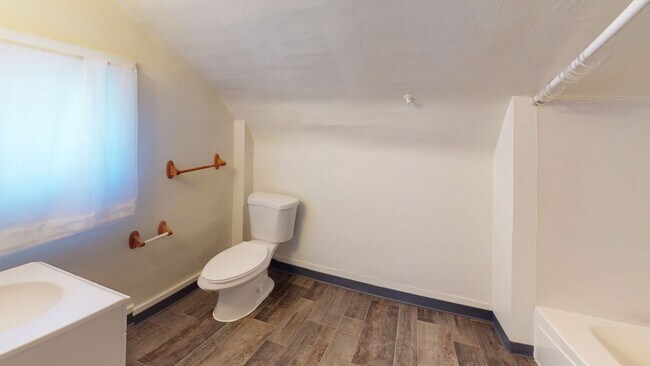 Building Photo - 1 Bed 1 Bath House for Rent in Butler