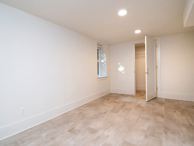 Building Photo - 1719 N 128th St