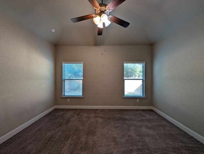 Building Photo - Less than 1 Mile to Gruene / Fridge Included/ Gas Cooking / Covered Patio / CISD