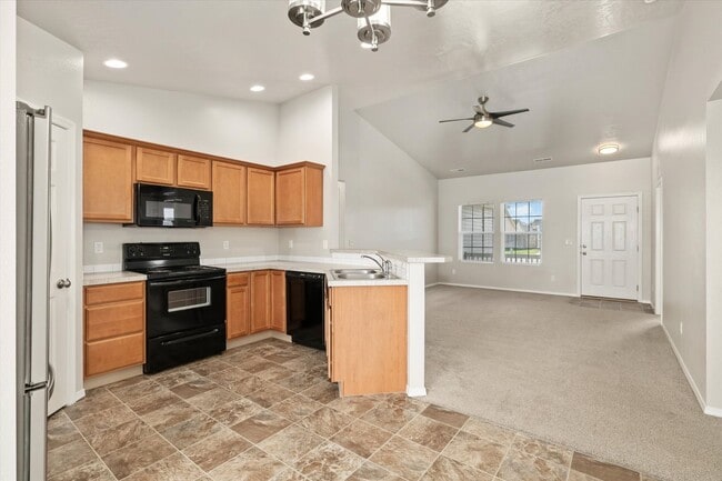 Building Photo - 4 Bedrooms Plus Bonus Room _ Dog Friendly!!