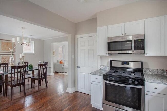 Building Photo - Fantastic 3bd/2ba home! Coming soon!