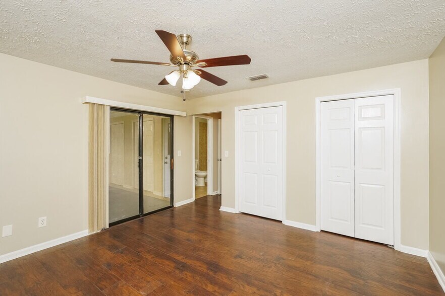 Building Photo - 452 SW Sansom Ln