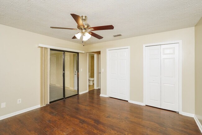 Building Photo - 452 SW Sansom Ln