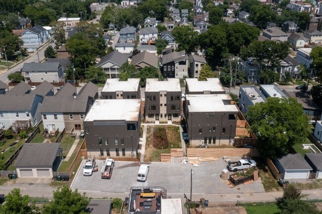Building Photo - Stunning Salemtown Townhome!