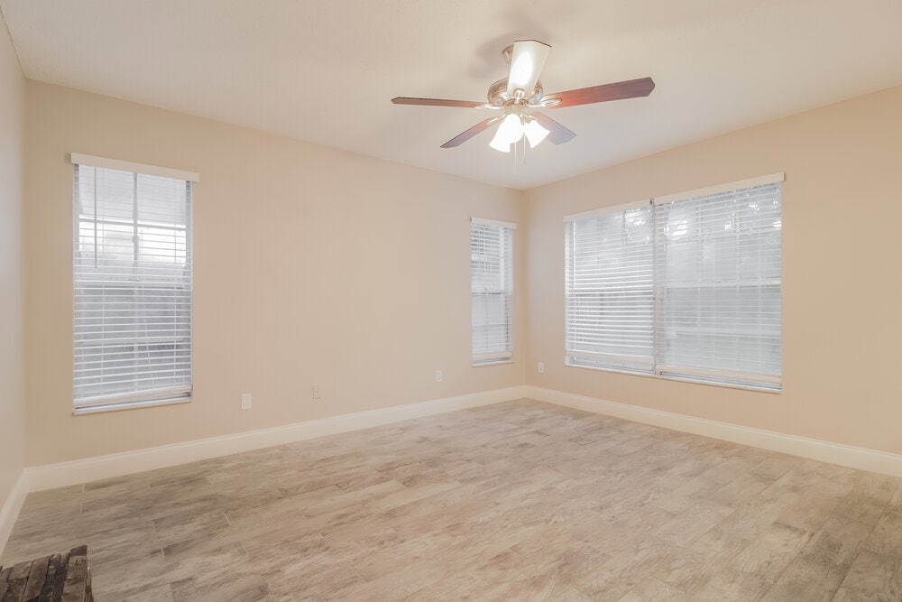 Building Photo - 720 Oak Manor Cir