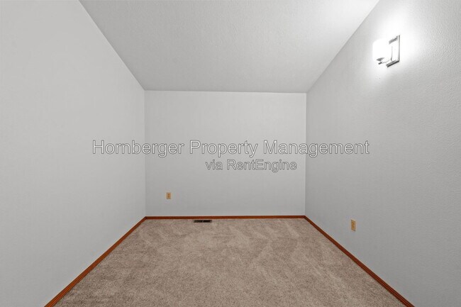 Building Photo - 1603 E 33rd Ave
