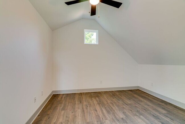 Building Photo - Beautiful Newer Build in Madison!