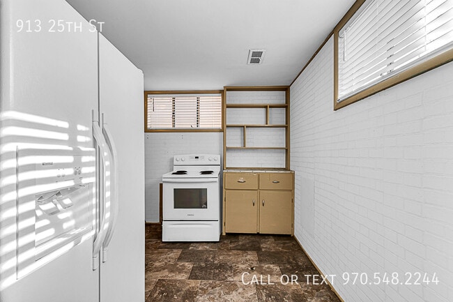 Building Photo - 913 25th St