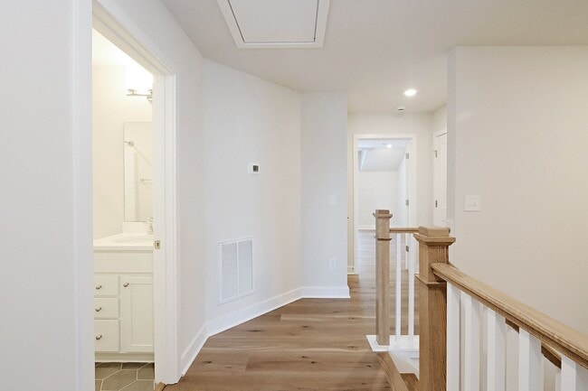 Building Photo - Dog-Friendly Townhome in Desirable Belvedere Community