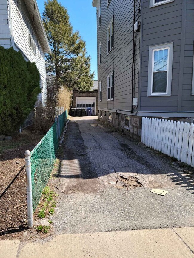 Building Photo - 57 Austin St