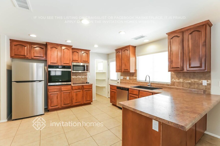 Building Photo - 401 E Fremont Dr