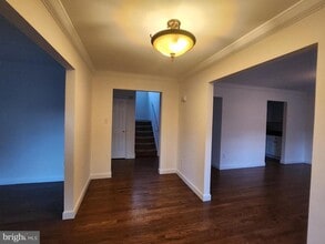 Building Photo - 4 Oriole Dr