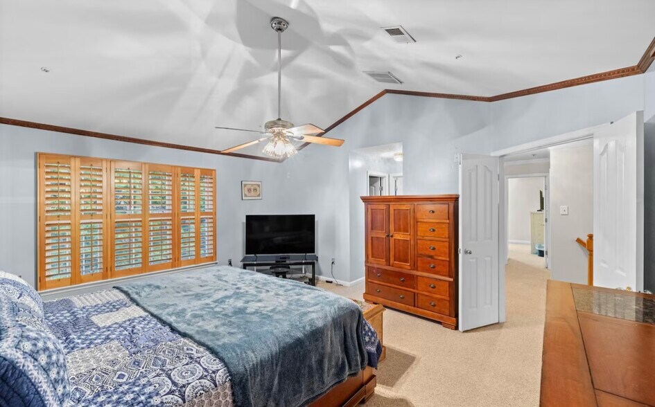 Building Photo - 5714 Silk Tree Dr