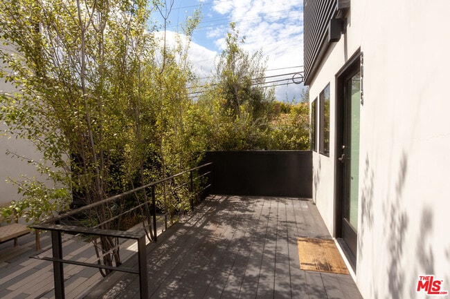 Building Photo - 3015 Ocean Ave