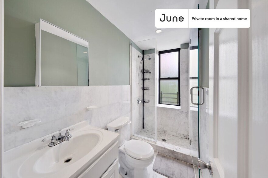 Building Photo - Private bedroom in 4 bed/2 bath Home