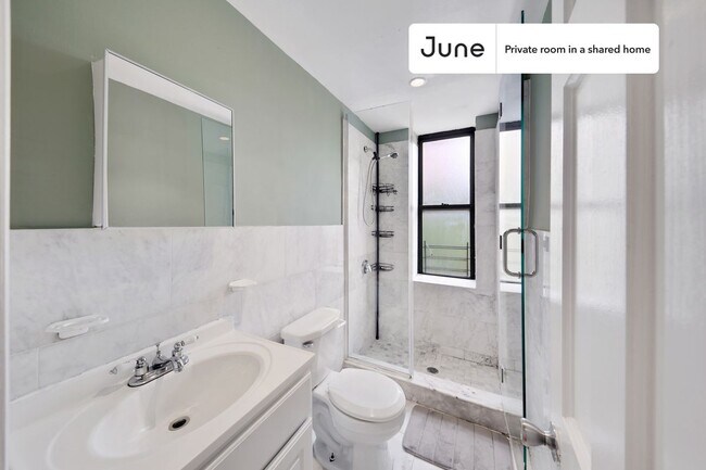 Building Photo - Private bedroom in 4 bed/2 bath Home