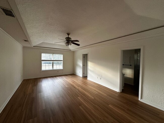 Building Photo - Spacious All Brick 4/3 in Whisper Creek