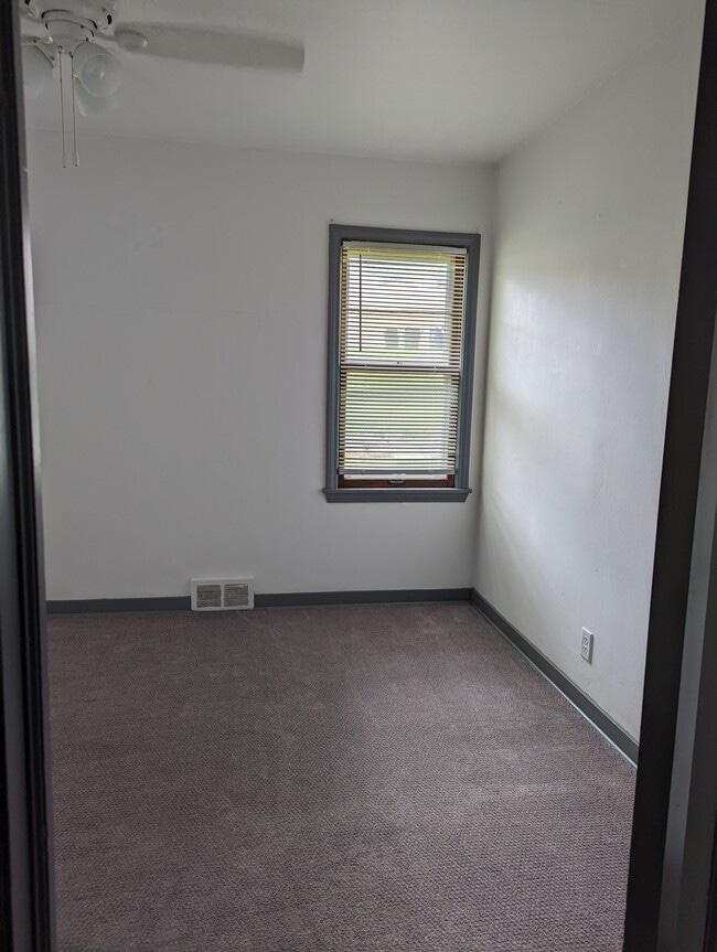 Building Photo - 3141 S 48th St