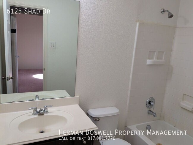Building Photo - 6125 Shad Dr