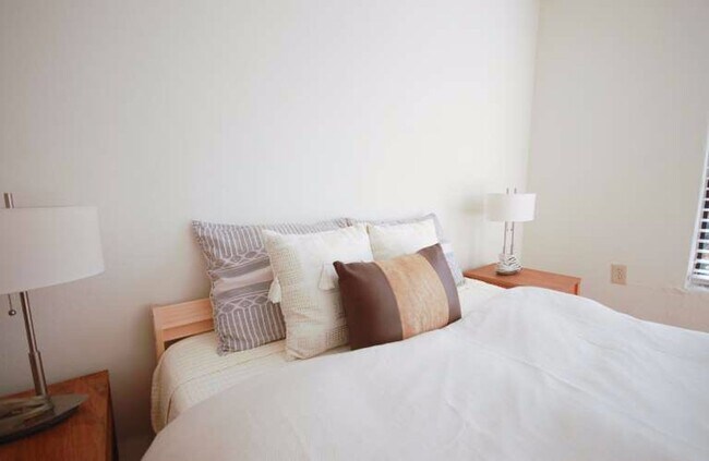 Building Photo - J01