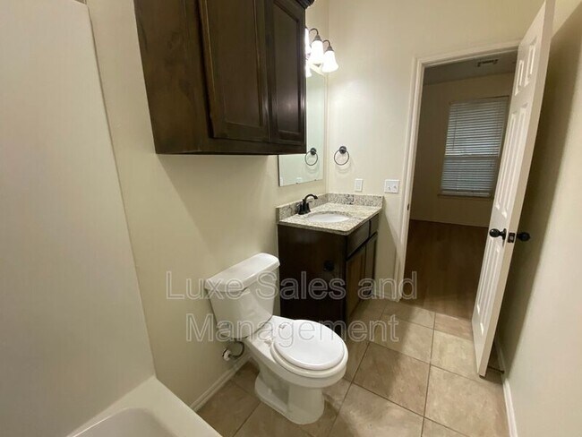 Building Photo - 1317 Garden Gate Dr
