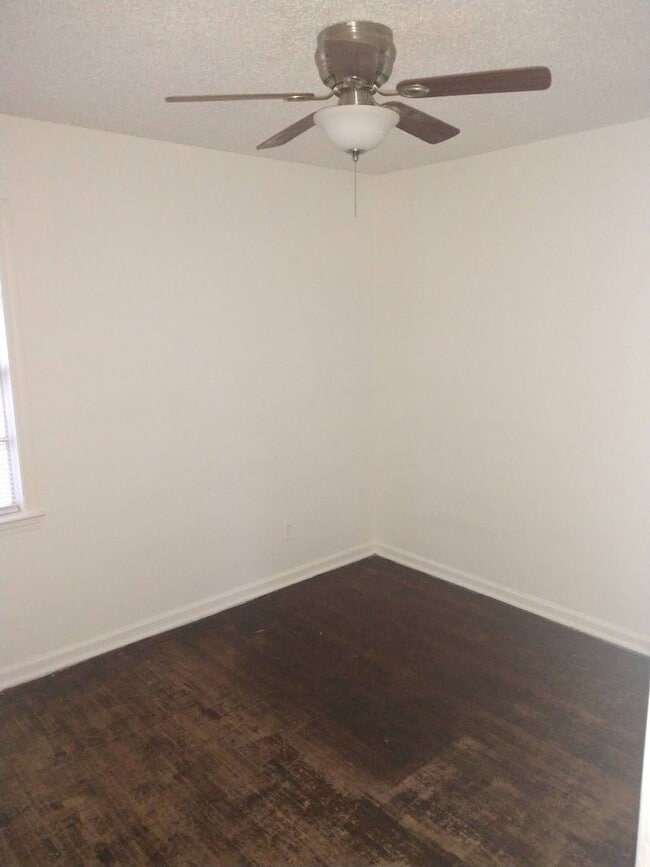 Building Photo - Available Now in 38109 | Spacious 3 Bed, 1 Bath Home for Rent