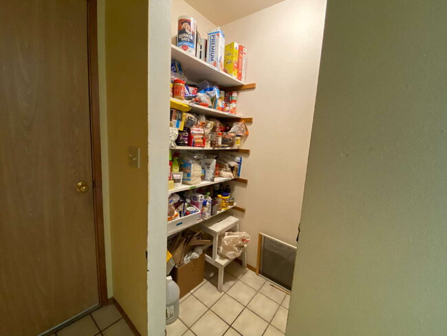 Building Photo - Spacious 3-Bedroom Duplex-Home in Roosevel...