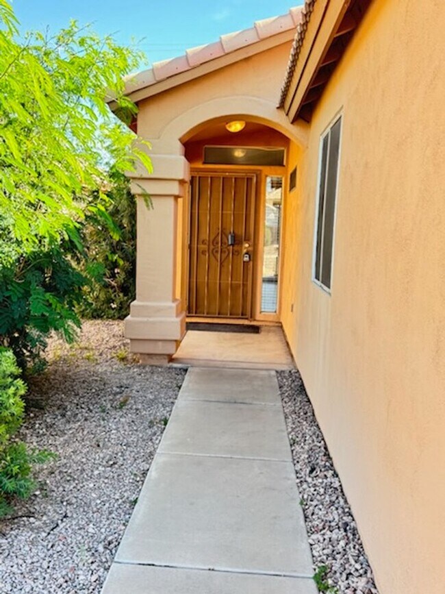 Building Photo - Jewel in South Tempe 3 bedroom rental