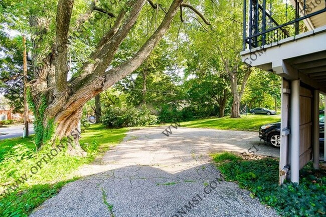 Building Photo - Close to downtown OP!!! Includes Water, El...