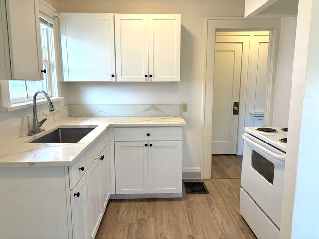 Building Photo - KLEEK03