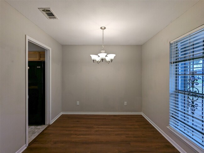 Building Photo - 8410 Rinn St