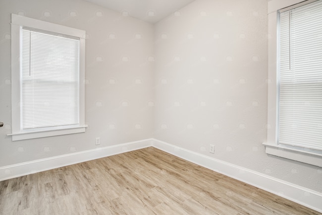 Building Photo - Cozy and Charming Two-Bedroom House with M...