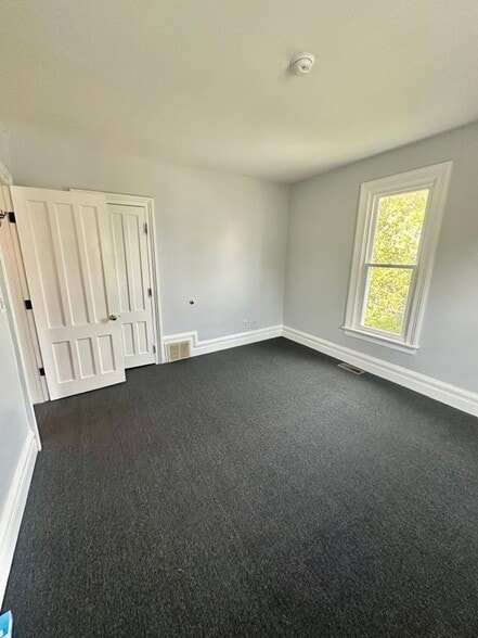 Building Photo - 15-17 Westlake Avenue, #17