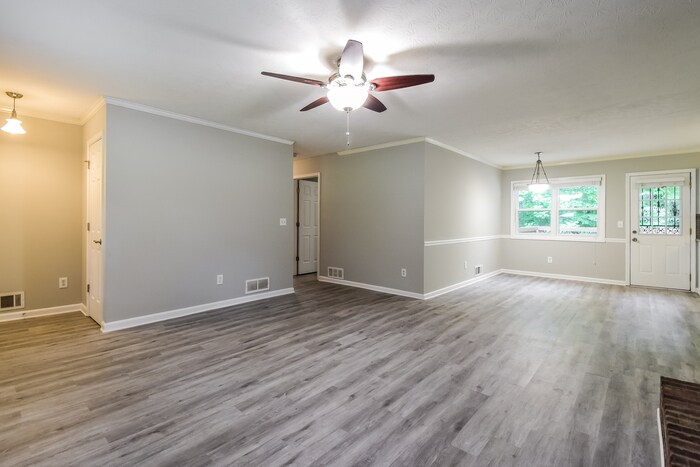 Building Photo - 310 Victoria Dr