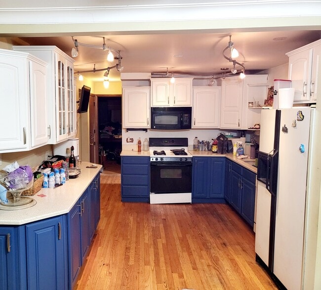 Building Photo - 10312 S Kenneth Ave