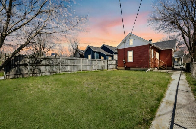 Building Photo - 2217 N Buffum St